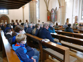 Vorstellung der Kommunionkinder in St. Crescentius (Foto: Karl-Franz Thiede)